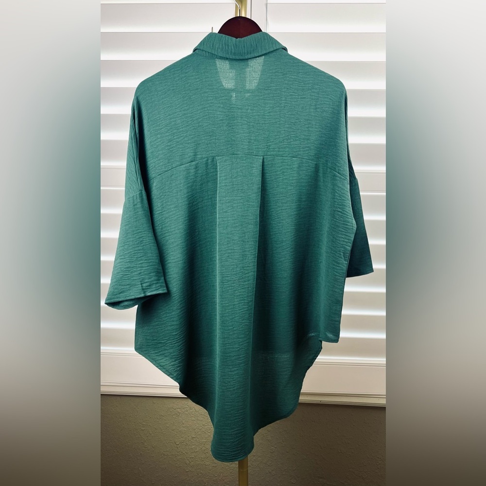 NWT~ LulaRoe Seersucker High/Low Blouse Sz. Med - Picture 3 of 6